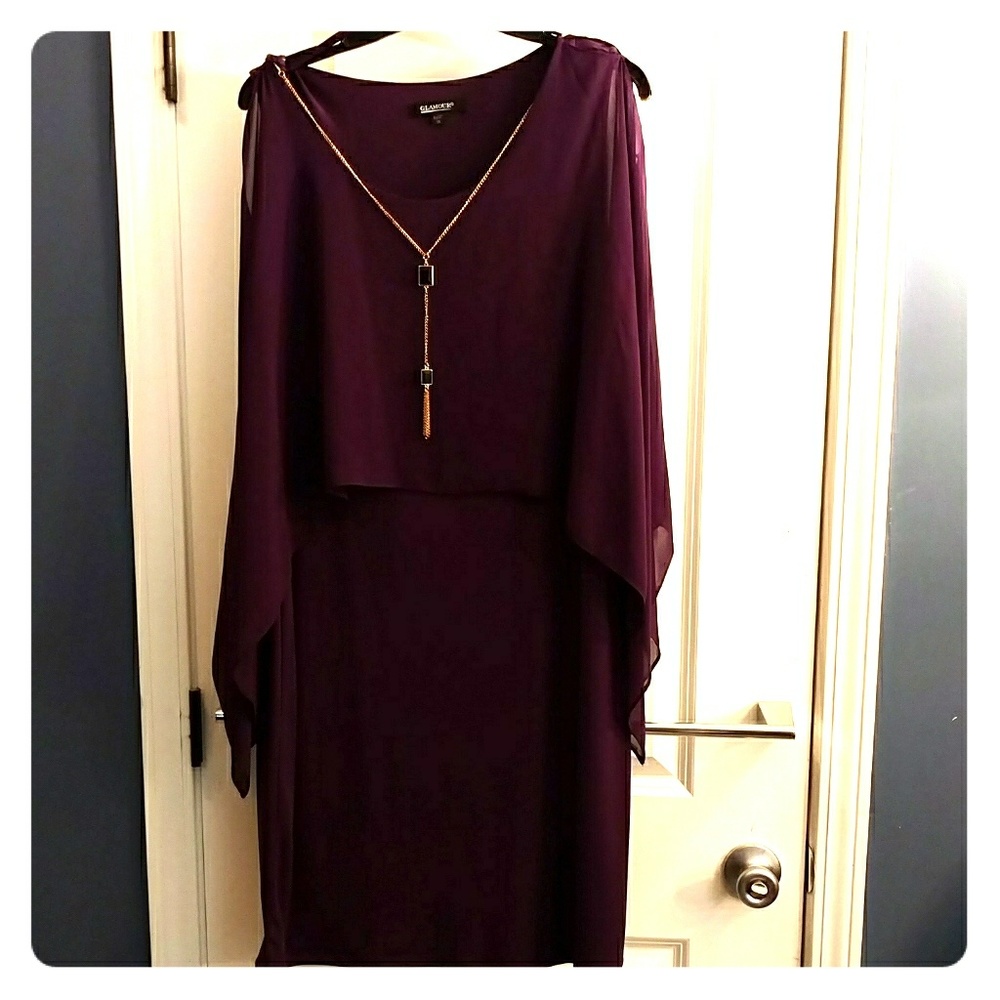 Dress with detachable necklace